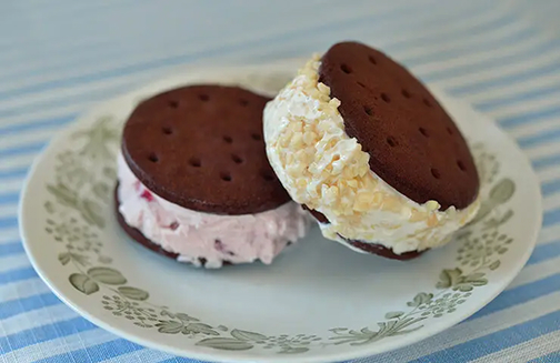 チョコクッキーアイスサンド