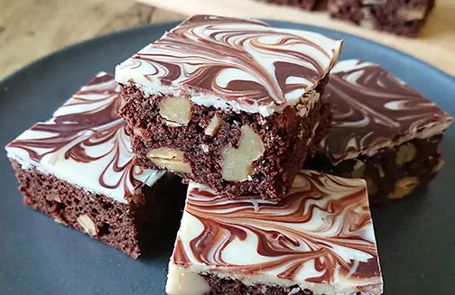 マーブル模様のチョコがけブラウニー